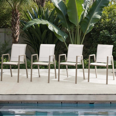 Ensemble de 4 chaises de salle à manger d'extérieur en polyester enduit de PVC avec structure en métal et dossier pour l'extérieur