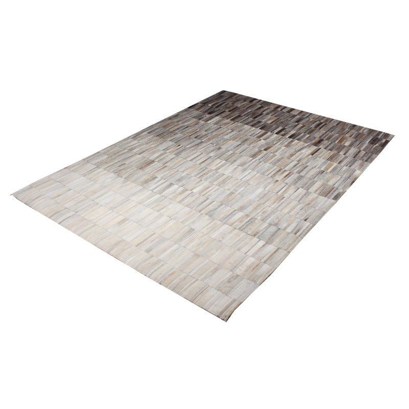 Fait à la main Pyles-blanc-métallique-patchwork-cuir-de-vache-tapis-beige-blanc, Rectangle 7 pi 8 po x 9 pi 8 po