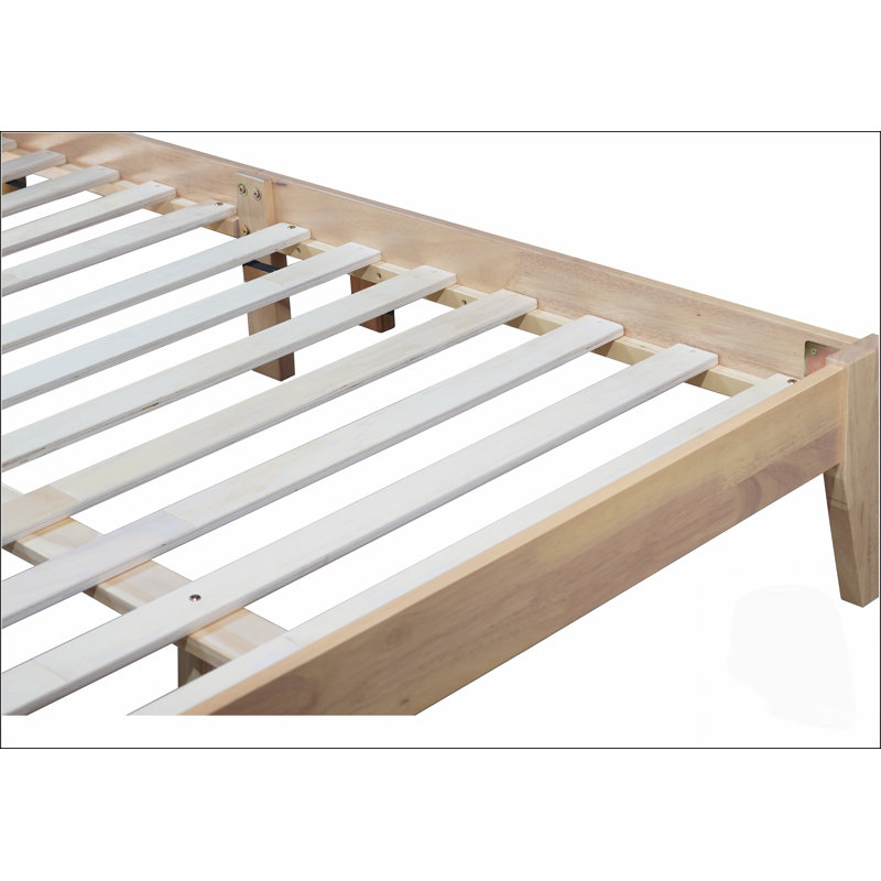 Lit Queen Size en bois massif avec tête de lit en rotin et pieds de soutien renforcés pour plus de durabilité et de style