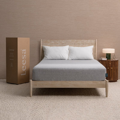 Matelas en mousse avec surmatelas rafraîchissant Leesa