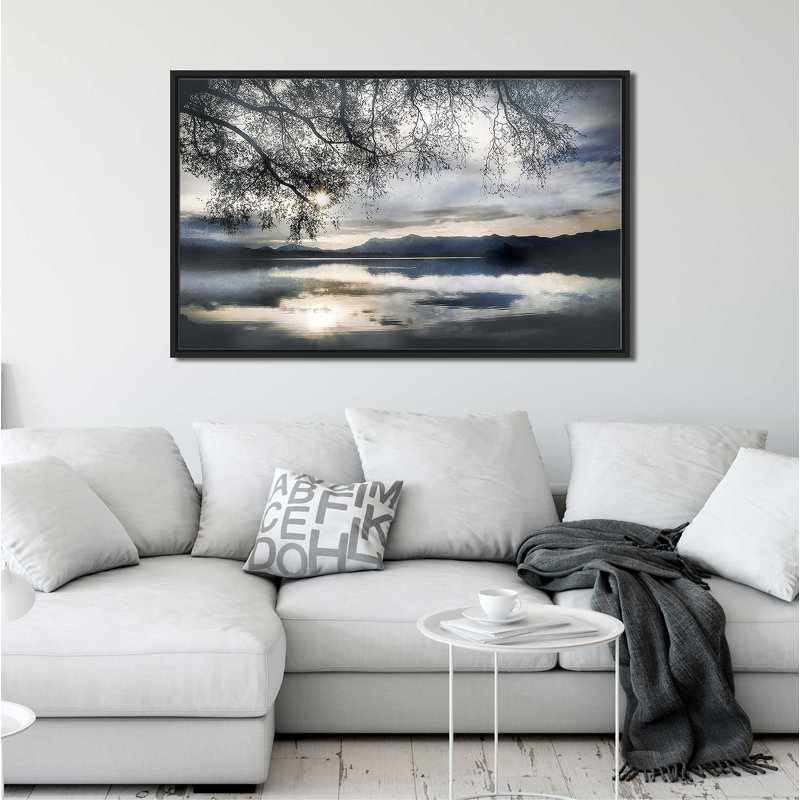 Staffelsee Lake par Irene Weisz - photographie, H 27,5 po x l 43,5 po, Reproduction avec cadre flottant, Noir