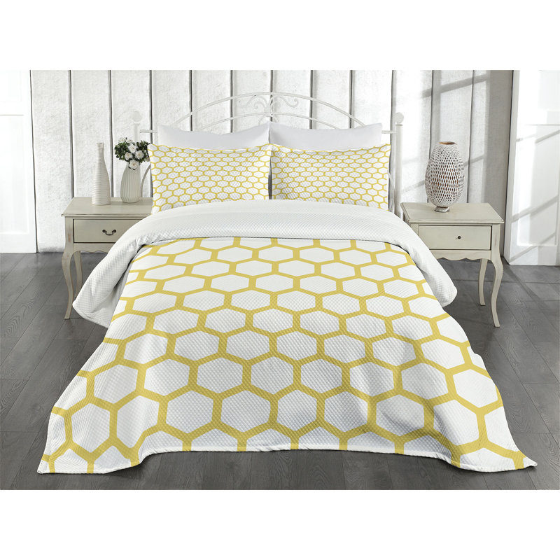 Queen White and Yellow Quilted Bedspread Set with Shams