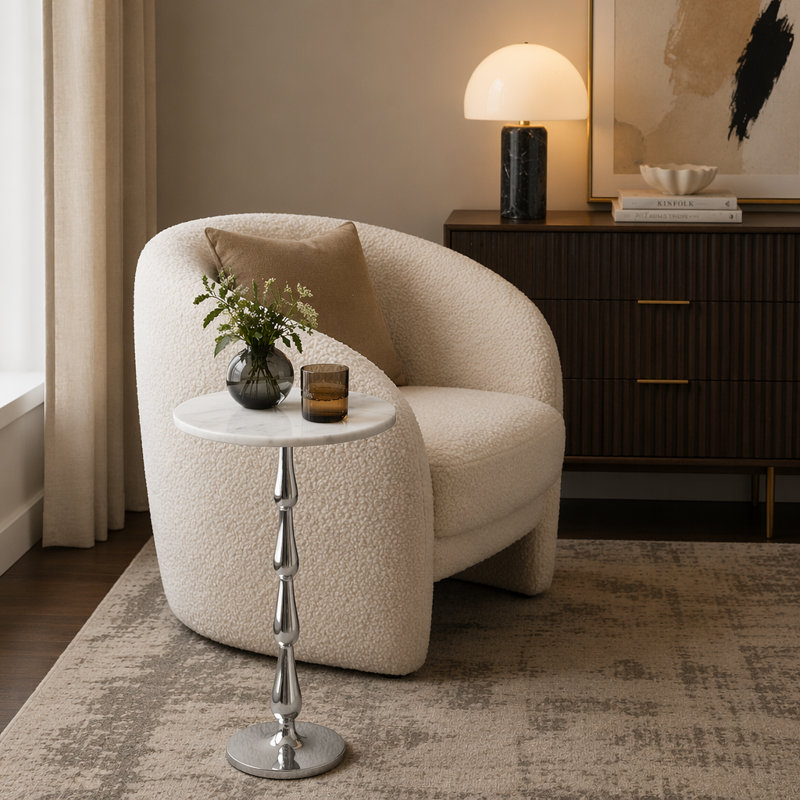 Table d'appoint argentée avec plateau en marbre blanc, table de bout décorative moderne, base en aluminium, table d'appoint pour salon 10 x 10 x 26 po