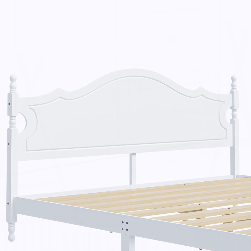 Structure de très grand lit avec tête de lit, lit plateforme en bois de style rétro avec support en lattes de bois, Blanc