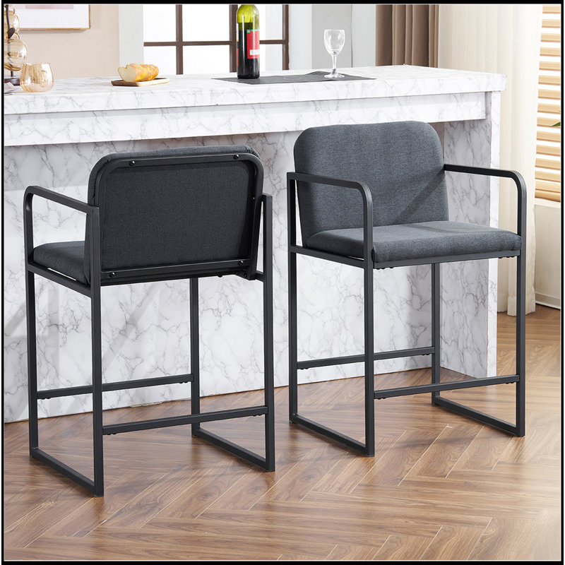 Ensemble confortable de 2 tabourets de bar modernes à hauteur de comptoir avec accoudoirs, structure en métal et siège rembourré, chaise de salle à manger confortable pour îlot de cuisine, bar ou restaurant