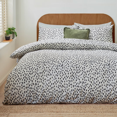 Dottie Dots Duvet Cover Set with Pillowcases Included