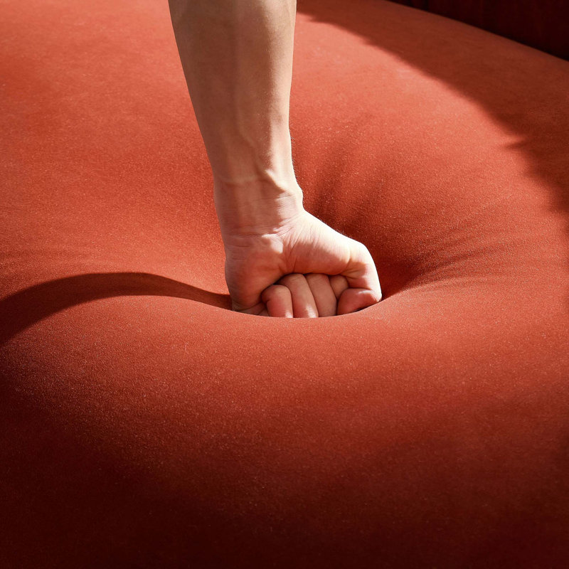 Upholstered 102.36 " Fabric Sofa, Tissu orange rouge