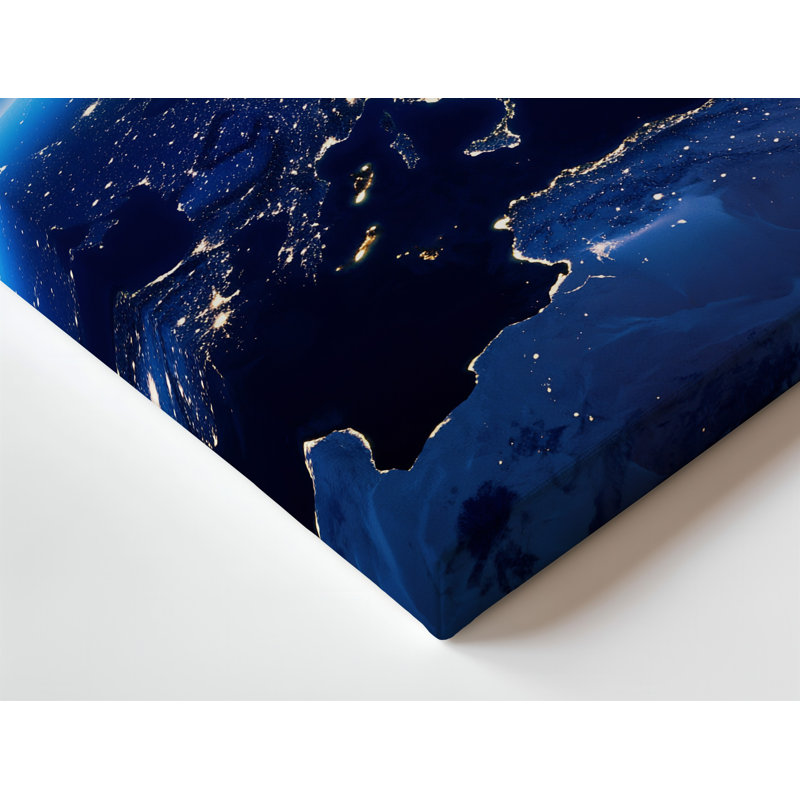 Toile une scène cosmique hypnotisante qui se déploie, mettant en vedette une vaste étendue d'art mural peint en bleu foncé foncé et noir