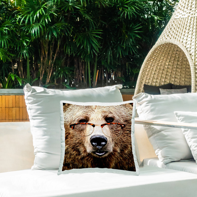 Coussin d'extérieur «Close Up Bear Glasses Face» par Karen Smith