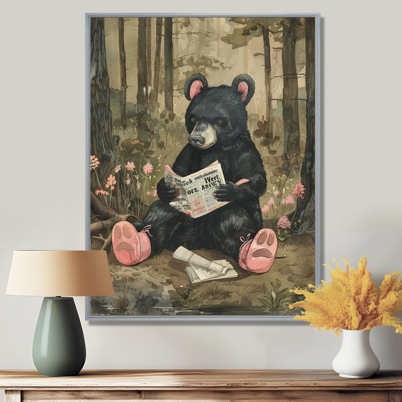 Ours en lisant un journal dans la forêt - ours, art mural, Toile avec cadre argenté, H 40 po x l 30 po x P 1,5 po