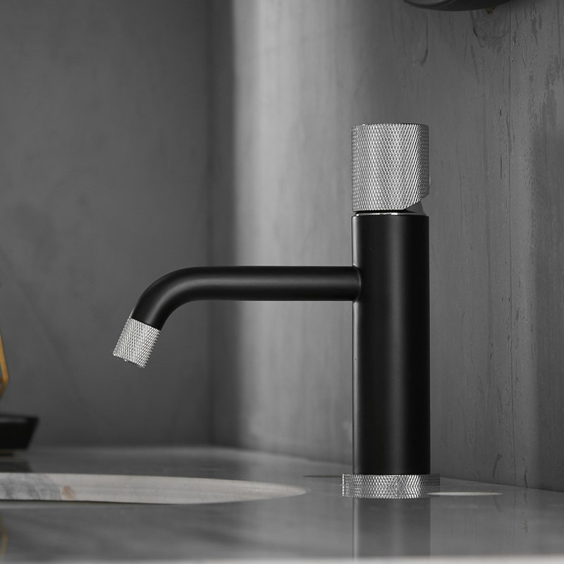 Convenient single lever bathroom taps, Black/Silver
