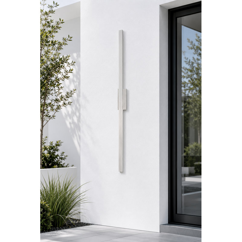 Fixation murale Chesnet, H 96 po x l 4,5 po x P 2,75 po, Aluminium satiné