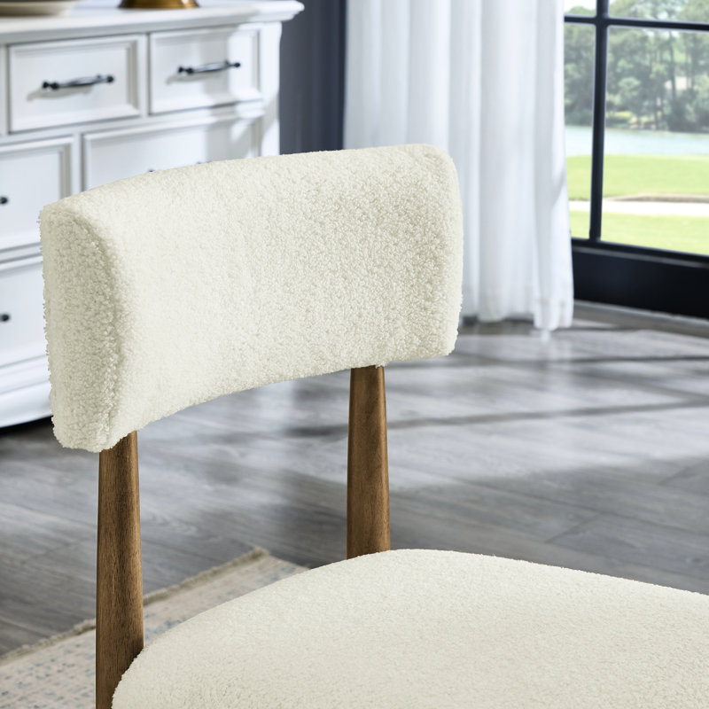 De 2 chaises d'appoint de salle à manger en chêne noyer avec tissu beige, dossier ouvert, hauteur de siège de 19 po, largeur de 20 po, profondeur, dossier de 22 po, produit de 33 po, poids de 29 lb, paquet de 36