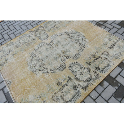 Tapis turc rétro au design classique idéal pour rehausser le décor de votre salon ou de votre chambre à coucher