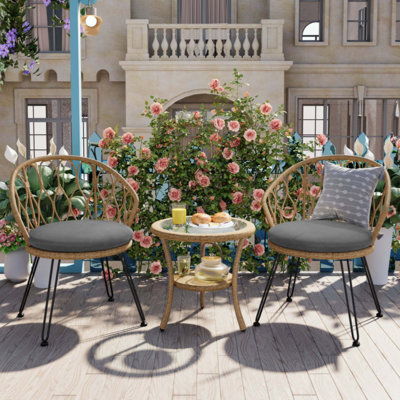 Ensemble bistro en rotin 3 pièces, 2 chaises en osier et table ronde en verre pour patio, balcon et cour