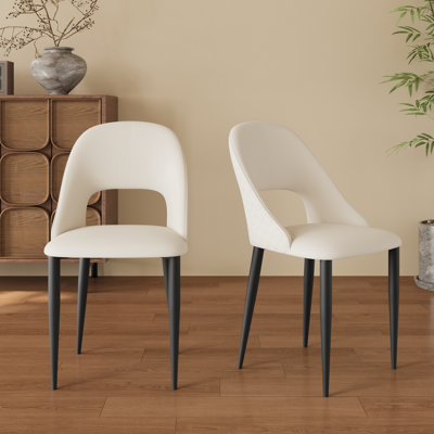 Ensemble de 2 chaises de salle à manger rembourrées modernes, chaises d'appoint en similicuir crème avec dossier découpé creux et motif hexagonal matelassé, pieds en métal noir effilés pour la cuisine de la salle à manger