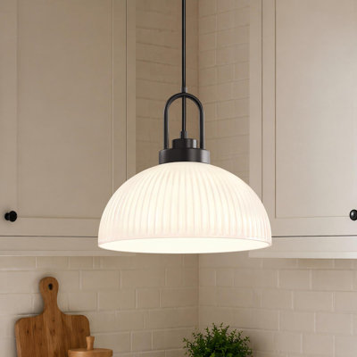 Suspension à une lumière en verre opale côtelé pour îlot de cuisine ou chambre