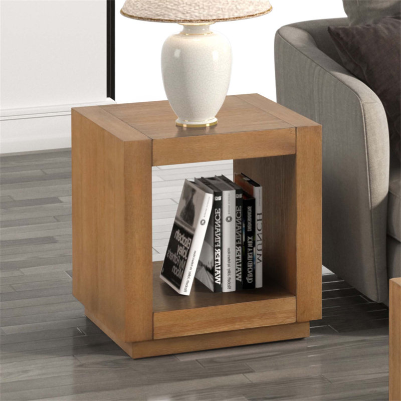Table de bout carrée contemporaine à finition chêne moyen avec tablette inférieure ouverte et base de socle pour les salons modernes