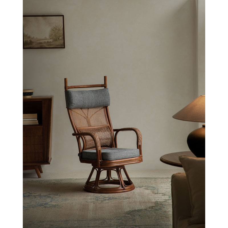 Chaise pivotante en rotin Dadhichi