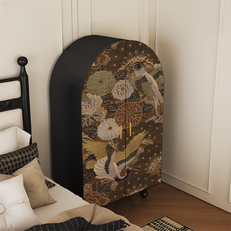 Armoire arquée avec tablettes et portes
