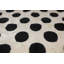 Coussin décoratif fait à la main en velours noir à pois sur ivoire (16 x 24)