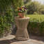 Élégante table d'appoint d'extérieur avec corde beige résistante aux intempéries et finition en teck clair, idéale pour la décoration de patio et de balcon