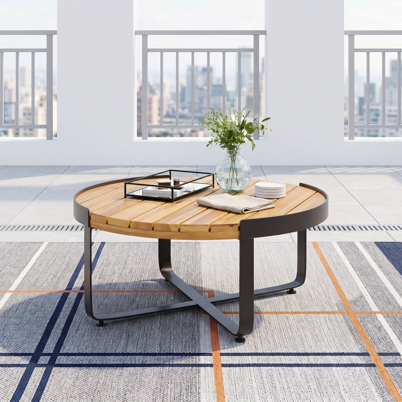 Table de patio en bois pour l'extérieur avec base transversale pour les sièges industriels modernes