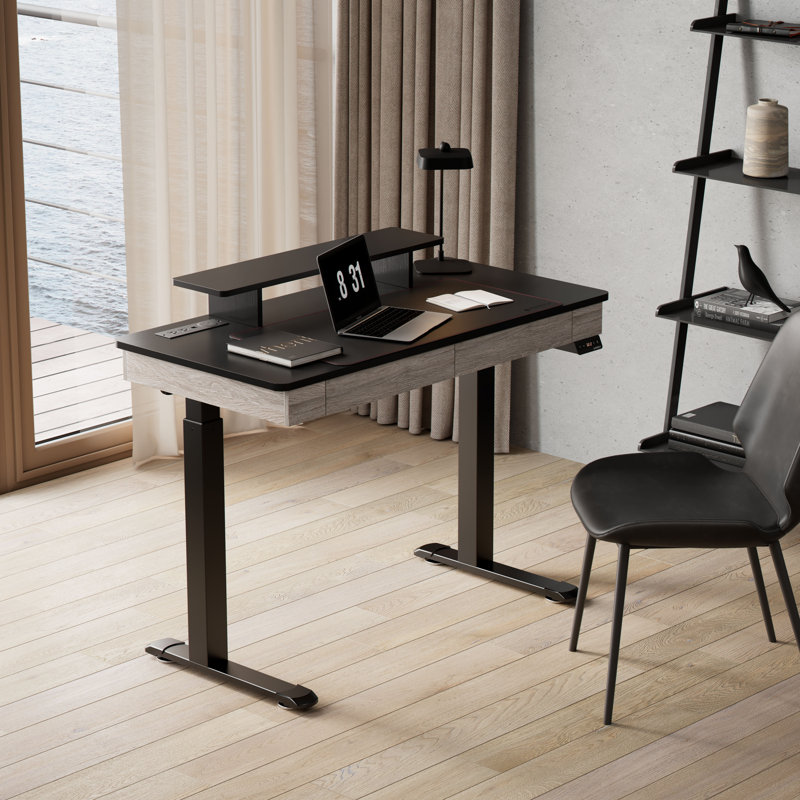 Bureau debout électrique à hauteur ajustable Stonington, H 48 po x l 47 po x P 24 po, Marron clair