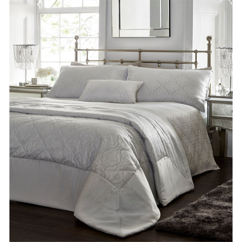 Londrea Polyester No Pattern Bedspread