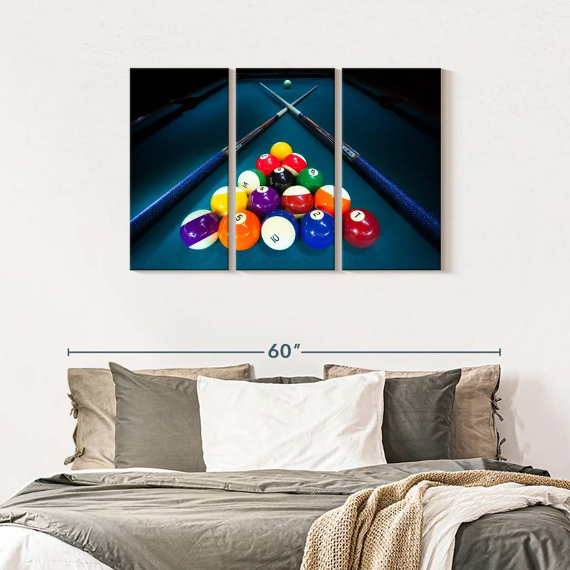 «Billiard Cue Stick Triangle», 3 pièces sur toile, H 28 po x l 45 po x P 1,25 po