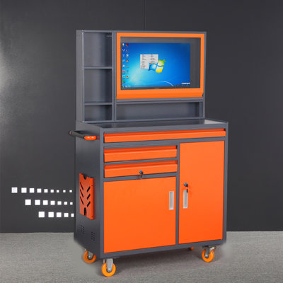 Une très grande armoire d'ordinateur industrielle peut être utilisée dans les ateliers de réparation automobile et autres studios qui ont besoin d'ordinateurs