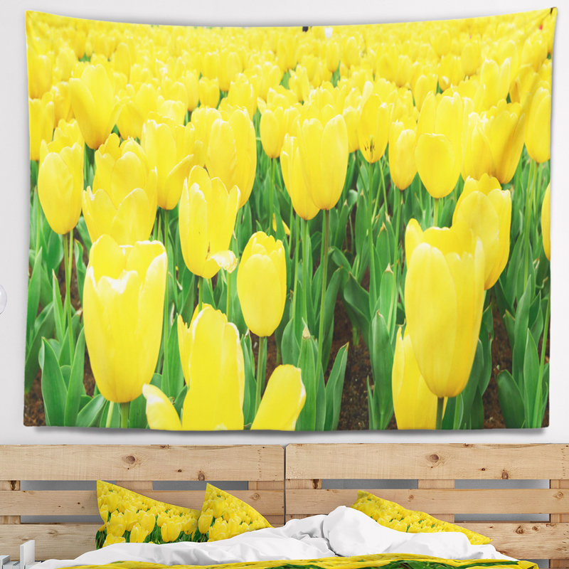Tapisserie de fleurs à tulipes vives dans le jardin, H 78 po x l 92 po