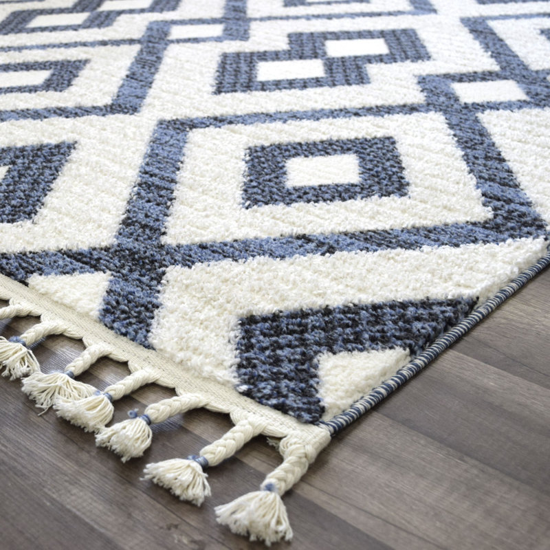 Tapis géométrique blanc / bleu en polyester tissé à la machine Kerasoula, Rectangle 2 pi 6 po x 4 pi