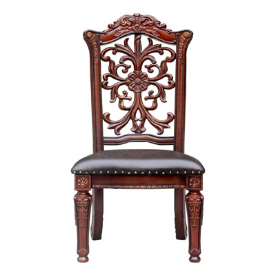 De 2 chaises d'appoint en cerisier brun - siège rembourré en polyuréthane et garniture cloutée, tablier en bois moulé floral complexe, chaise à pieds fuselés 2 magnifiques détails robustes