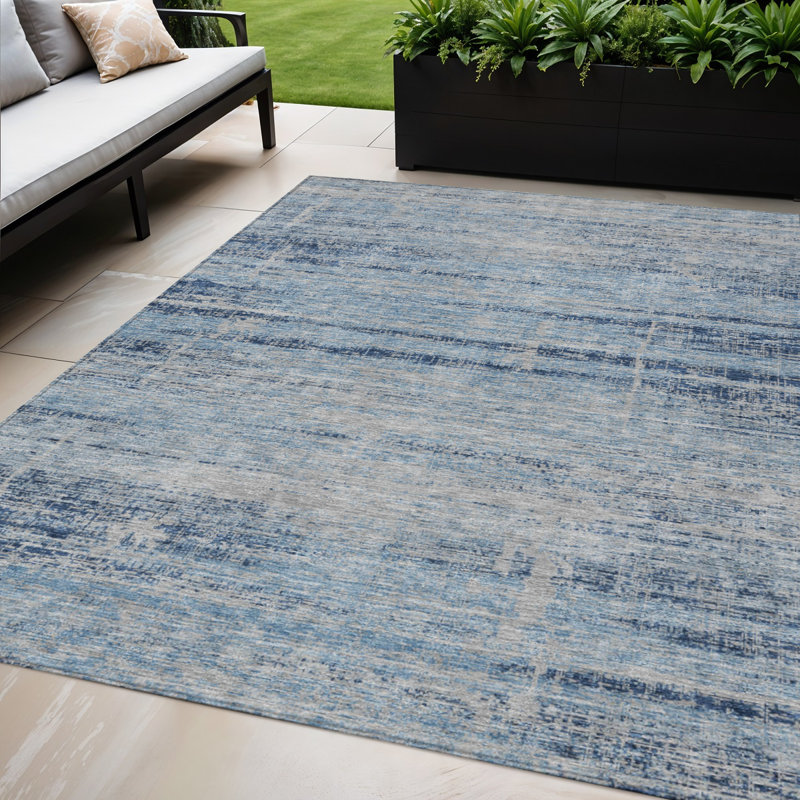 Tapis intérieur lavable abstrait bleu ciel et bleu marine HomeRoots 5 pi x 8 pi