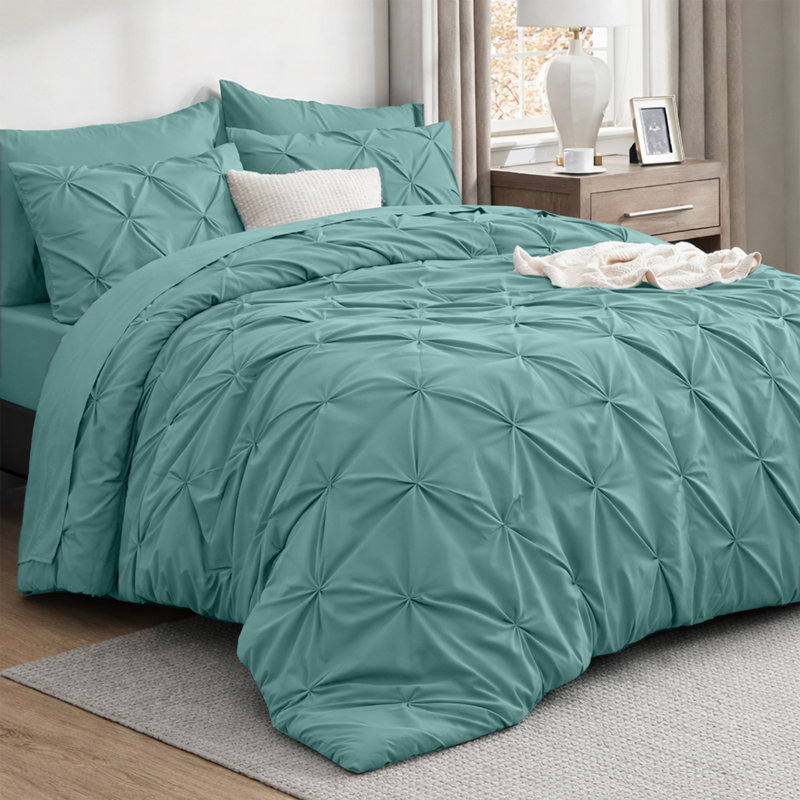 Microfiber Pintuck Duvet Cover Set – 2 Pillowcases, Super King Duvet Cover + 2 Standard Pillowcases, Sage Green