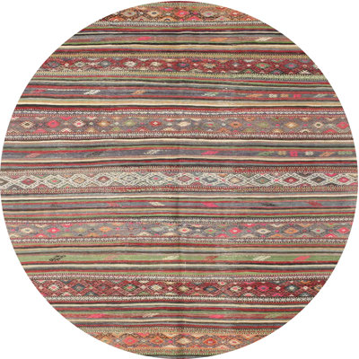 Tapis rouge/vert/brun zone contemporaine