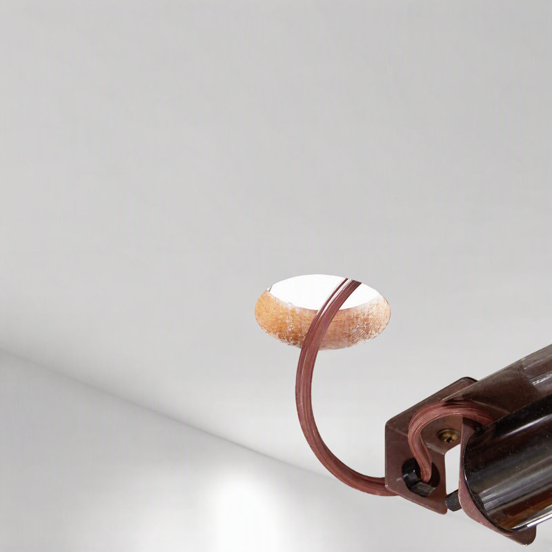Vitrine de coin lumineuse, vitrine de style couronne avec portes et tablettes en verre trempé, ampoule incluse, décor de rangement en coin pour le salon et la chambre à coucher, finition chêne
