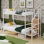 Un lit superposé en métal surdimensionné au-dessus d'un lit double, équipé d'une échelle de rangement latérale et d'une armoire-2088673408-2102549784