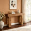 Longue table de vestibule de style industriel de couleur chêne, conception en bois simple, pouvant être placée dans le couloir et derrière le canapé