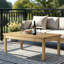 Table de patio en bois brun clair