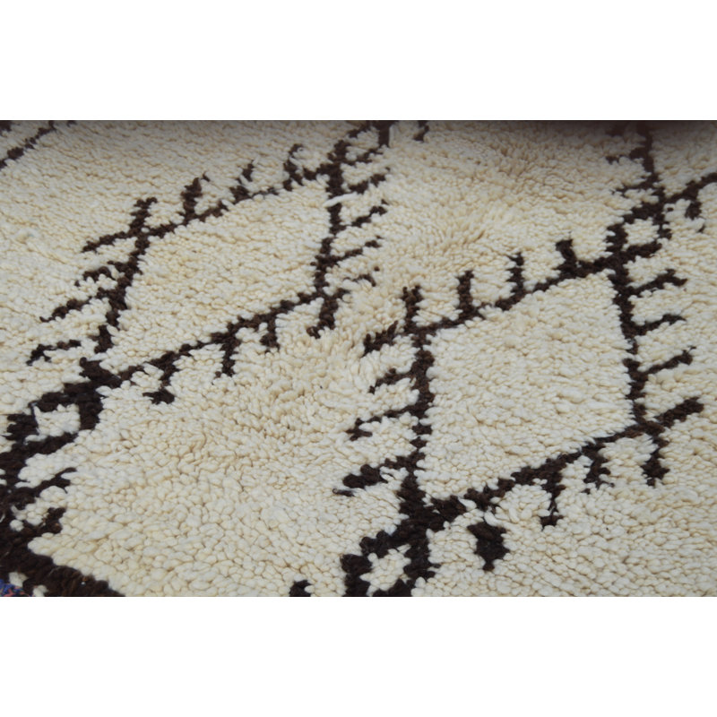 Tapis unique noir, beige et brun clair de 3 pi 5 po x 7 pi 10 po des années 1980
