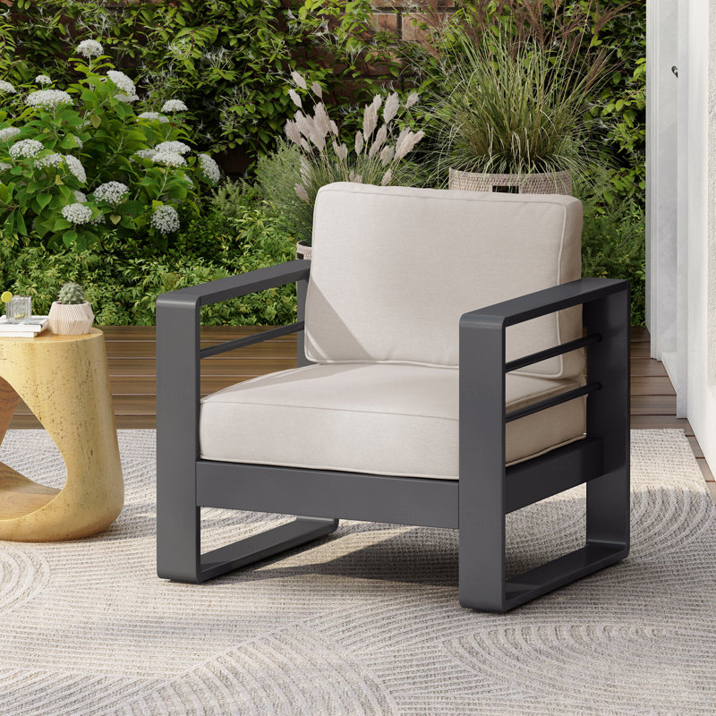Fauteuil club d'extérieur Bay, finition noire MP1 avec coussin beige