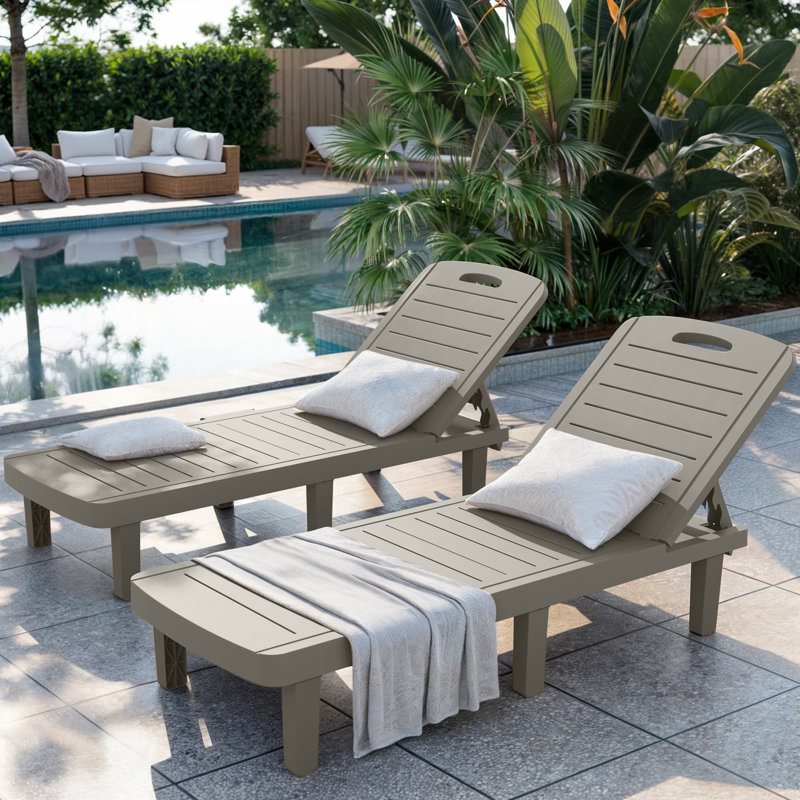 Ensemble de chaises longues d'extérieur en résine 2 pièces avec porte-gobelets, Gris
