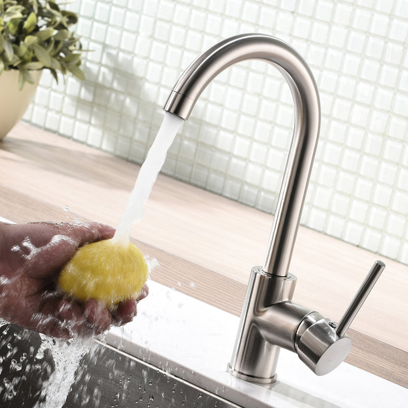 Robinet de cuisine moderne en acier inoxydable - poignée simple, nickel brossé, avec rotation stable pour les maisons
