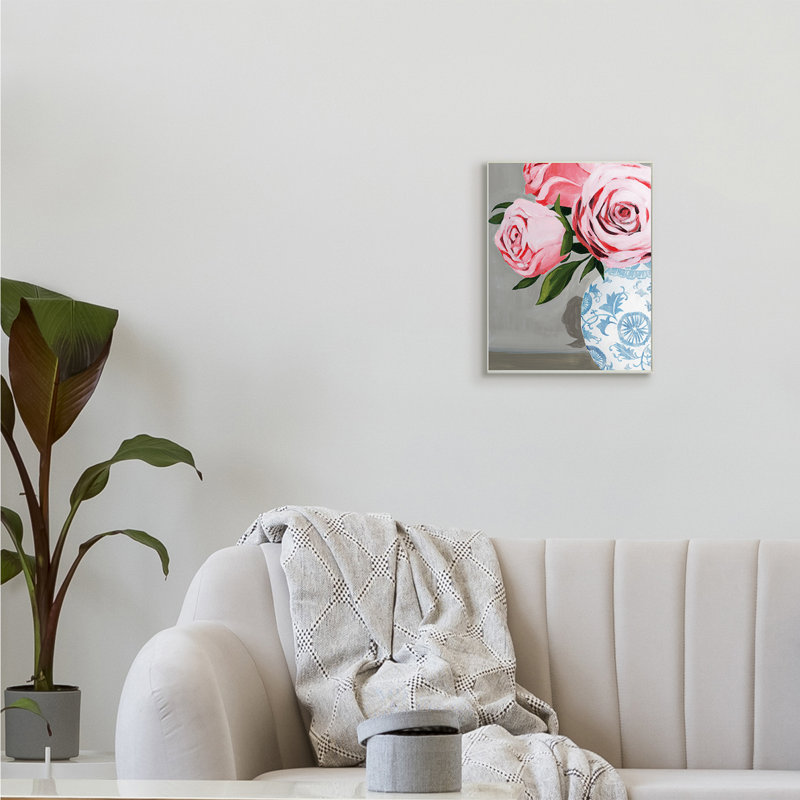 «Blossoming Pink Roses in Ornate Blue Vase» par Grace Popp - impression, H 15 po x l 10 po, Plaque murale