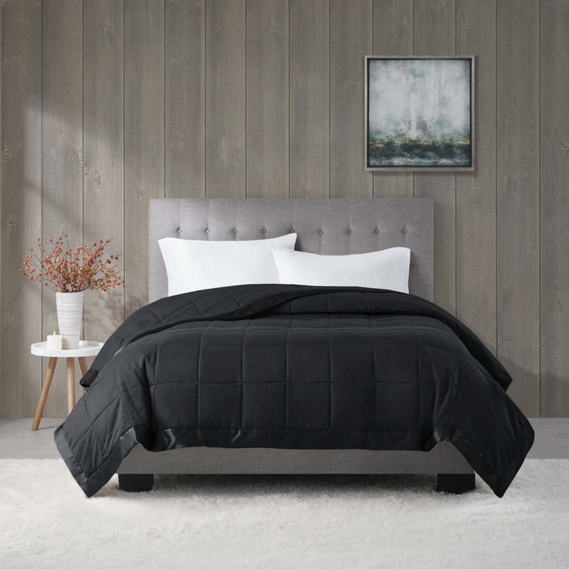 Couverture légère en duvet synthétique avec bordure en satin noir, L 68 po x l 90 po, Noir