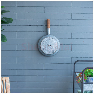 Horloge murale rustique en fer et en bois galvanisé, parfaite pour ajouter une touche d'élégance à n'importe quel décor