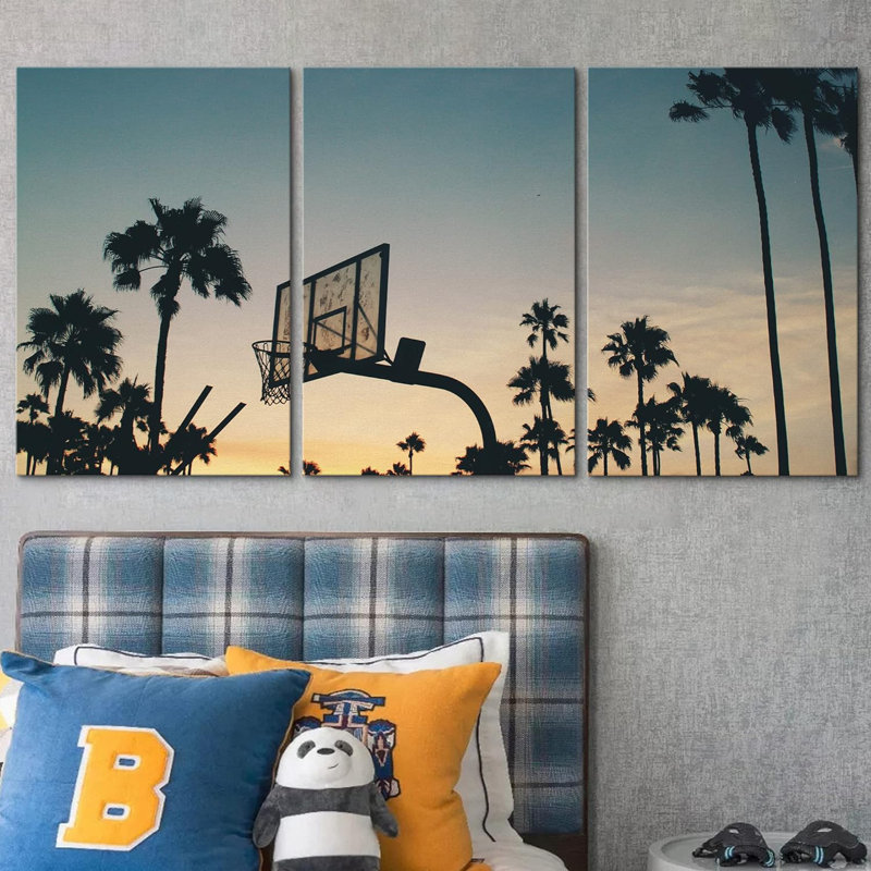 «Tropical Palm Basketball Stands and Palm Trees Under the Sunset», ensemble de 3 reproductions de photos, H 24 po x l 48 po