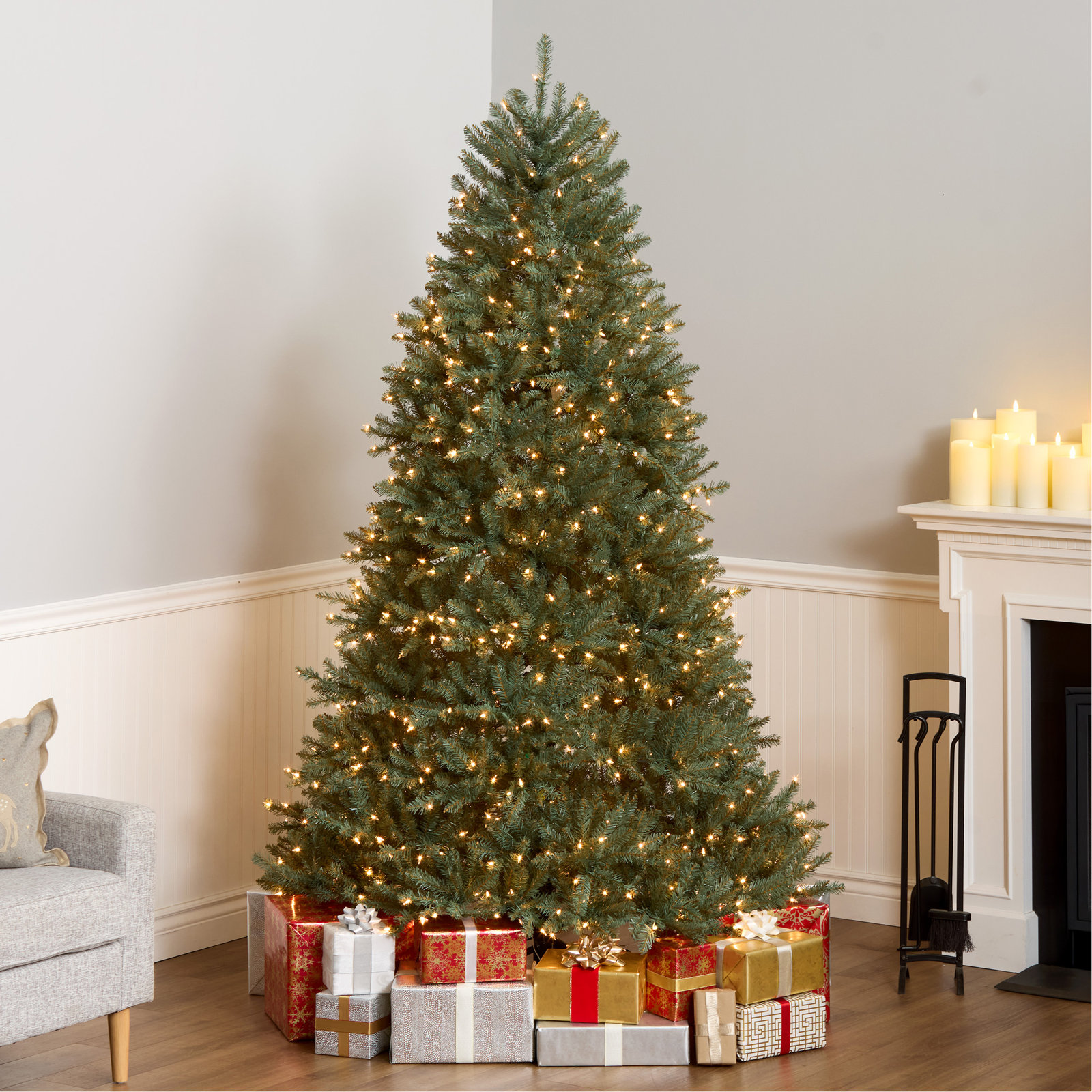 Pre-Lit Balsam Fir Christmas Tree, 91.2